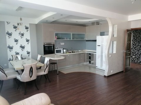 2-к квартира, 7/9 эт., 72м²